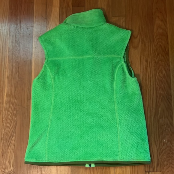 Patagonia Re-tool women’s vest. Lotus green. Size Medium. - Picture 3 of 4